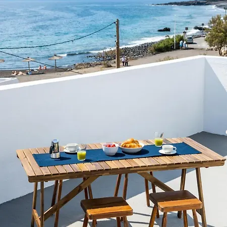 Rooftop Terrace Apartment With Beach Views *