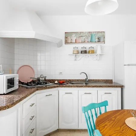 Rooftop Terrace Apartment With Beach Views Semesterbostad